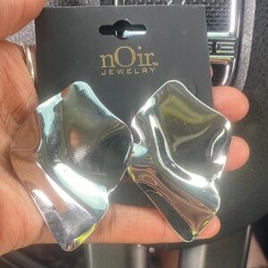 nOir Jewelry Metallic Silver Sculptural Earrings